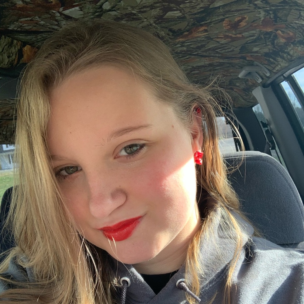 Meet your Posher, Emily